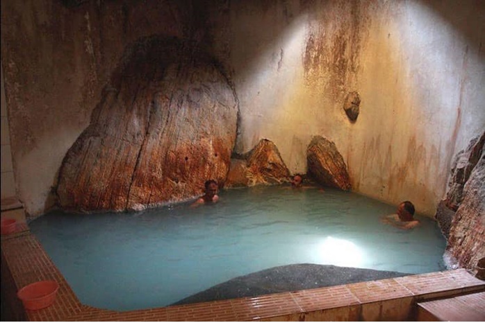 آب گرم معدنی